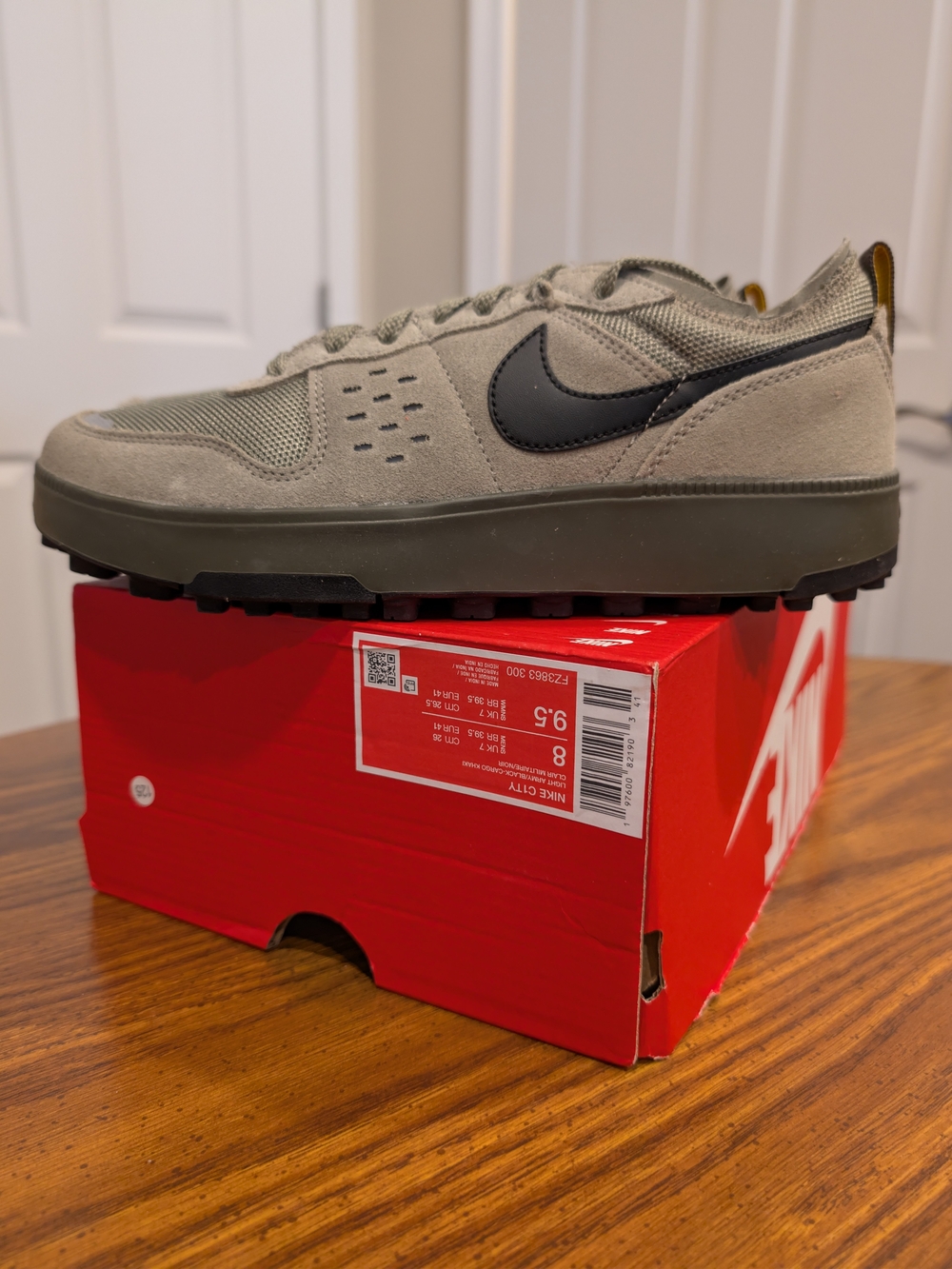 Nike City Low-Profile Men's Sneaker — Olive/Black!! Size 8 Men Or 9.5 Women